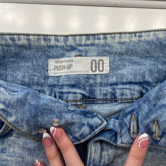 Woman’s washed out colour jean shorts, Size 00 - Picture 2 of 4